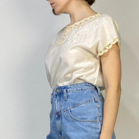 Vintage 1970s White and Beige CROCHET & EMBROIDERED Boho Blouse! Small to Medium - Picture 4 of 8